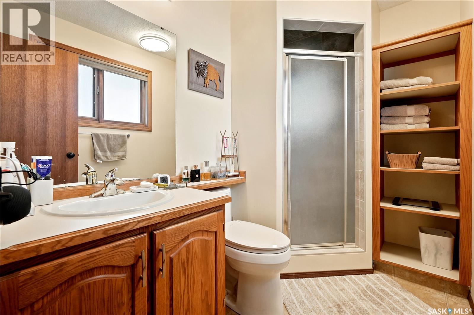 2734 Poplar Place E, Regina, SK - Indoor Photo Showing Bathroom