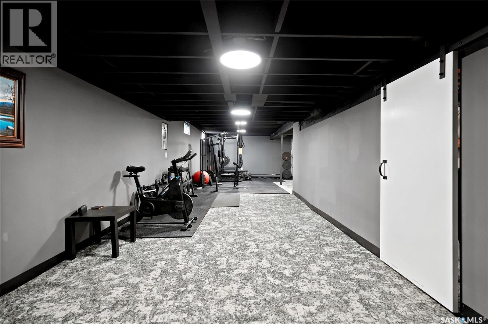 2734 Poplar Place E, Regina, SK - Indoor Photo Showing Gym Room
