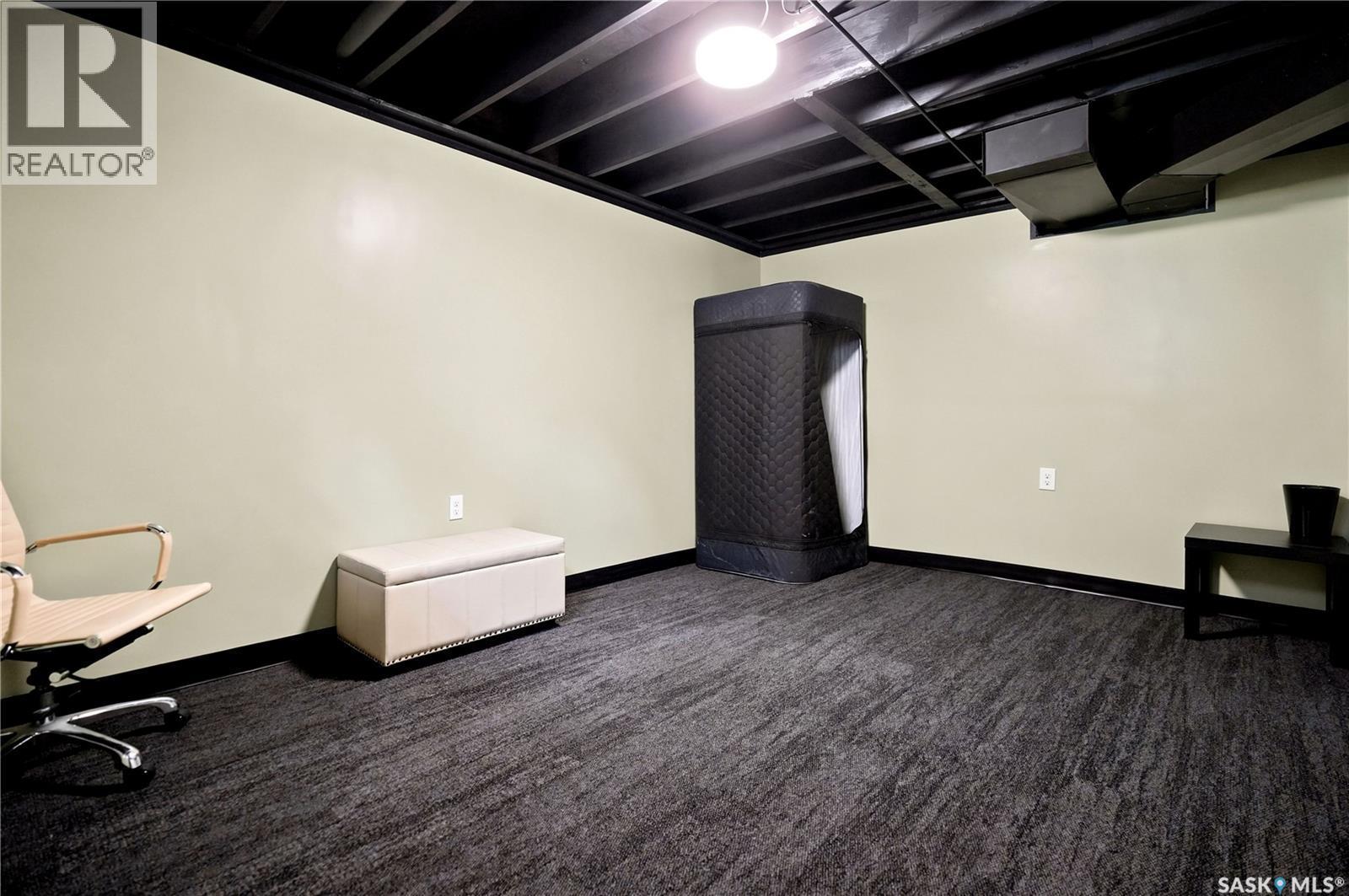 2734 Poplar Place E, Regina, SK - Indoor