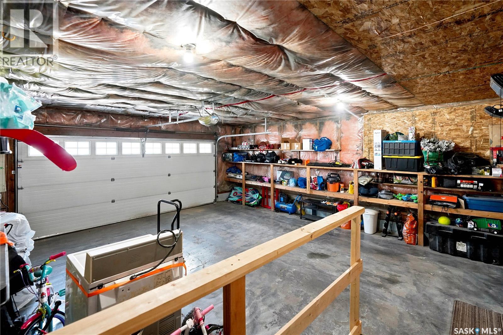2734 Poplar Place E, Regina, SK - Indoor Photo Showing Garage