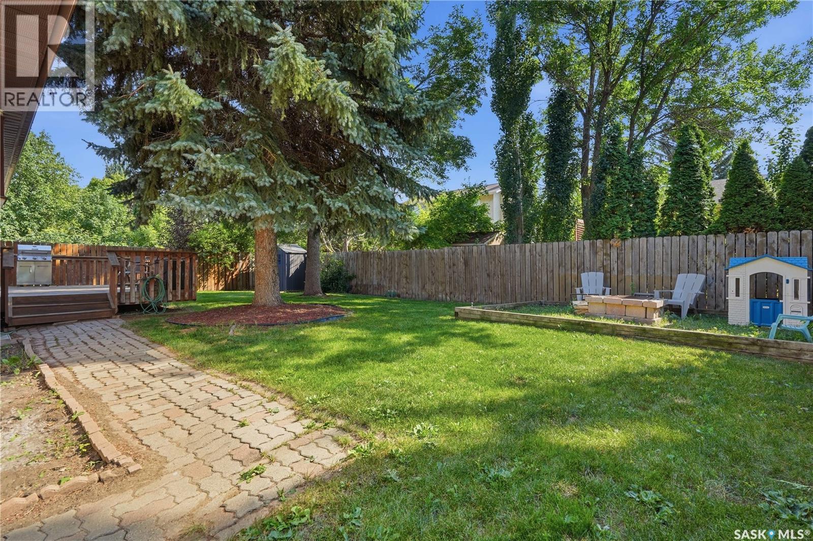 2734 Poplar Place E, Regina, SK - Outdoor