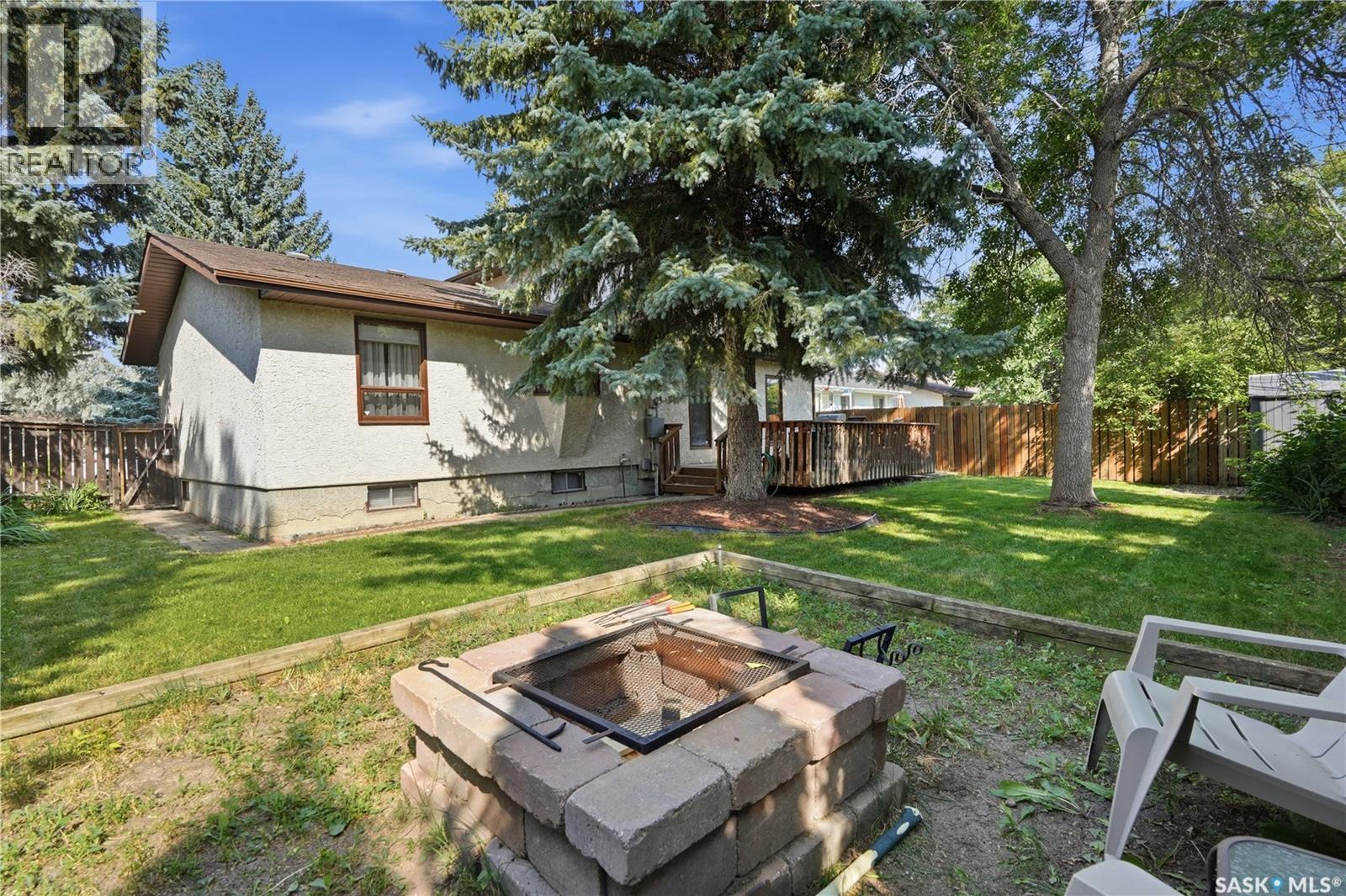 2734 Poplar Place E, Regina, SK - Outdoor