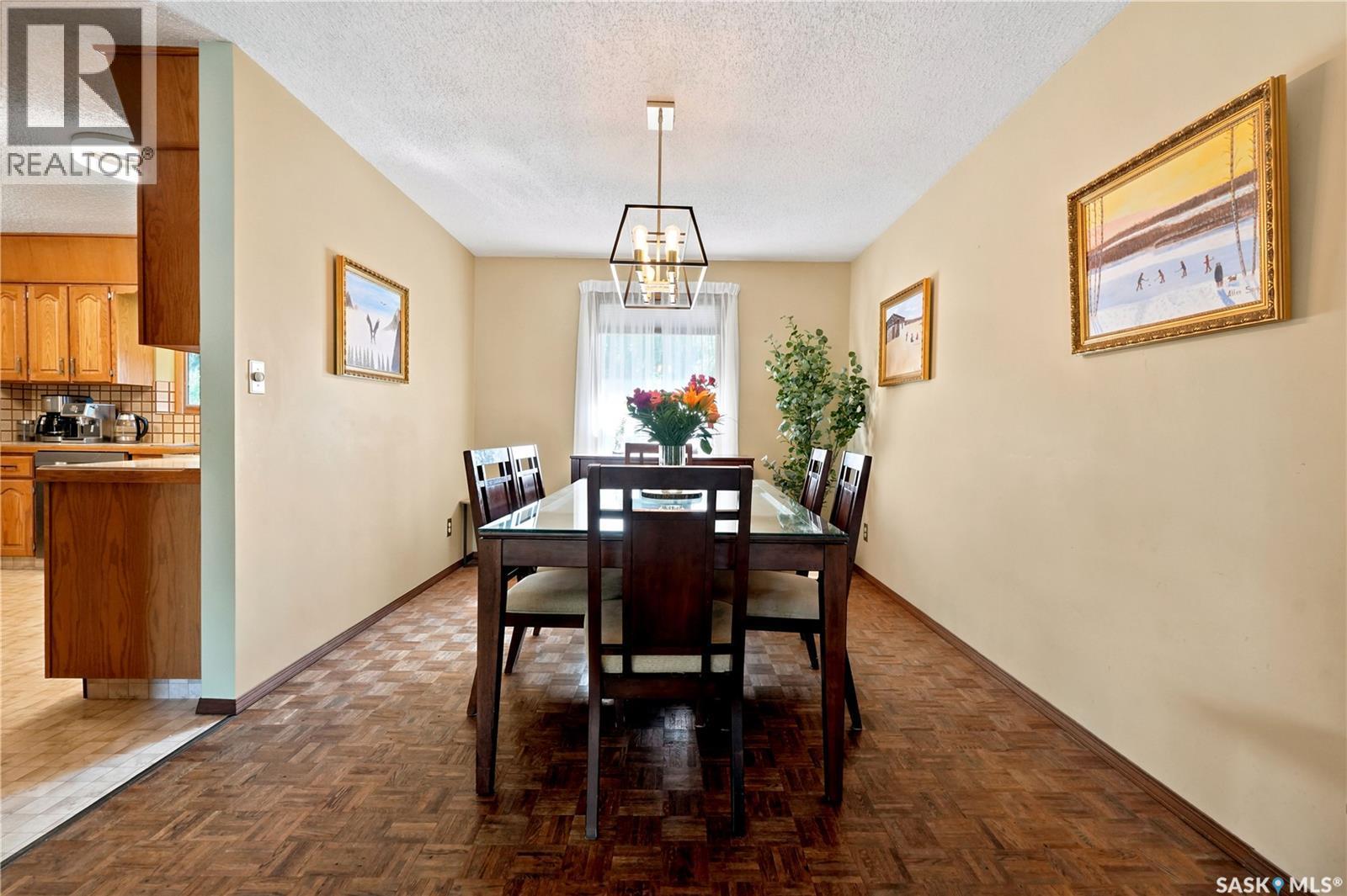 2734 Poplar Place E, Regina, SK - Indoor Photo Showing Dining Room