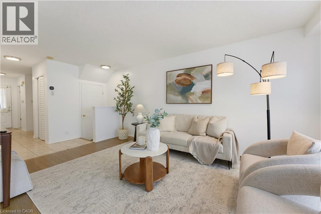 589 Mortimer Drive, Cambridge, ON - Indoor Photo Showing Living Room