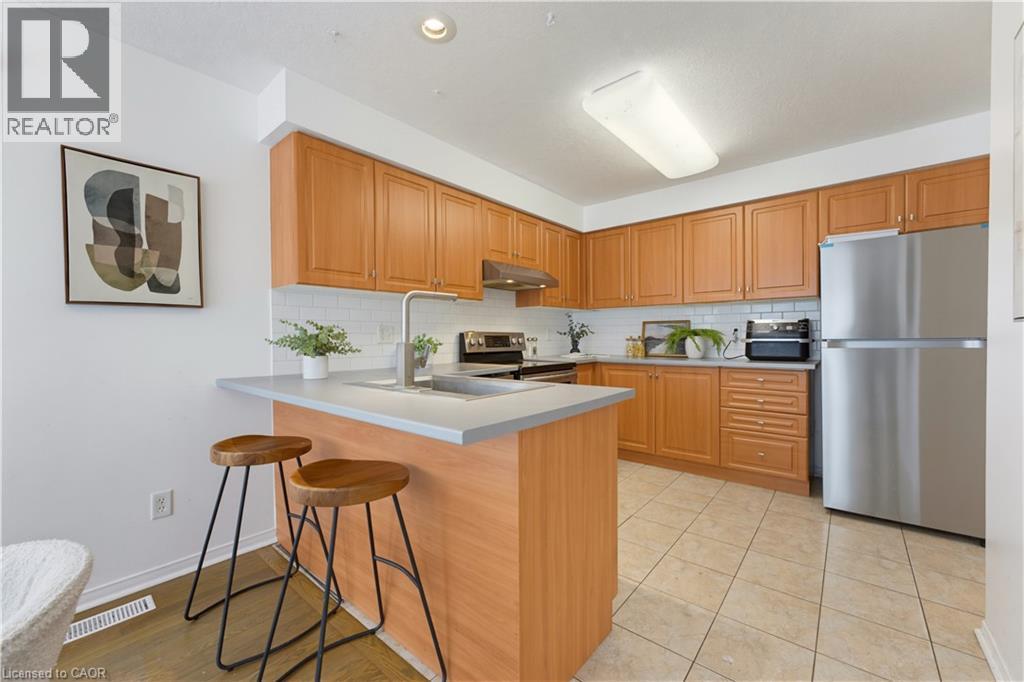 589 Mortimer Drive, Cambridge, ON - Indoor Photo Showing Kitchen