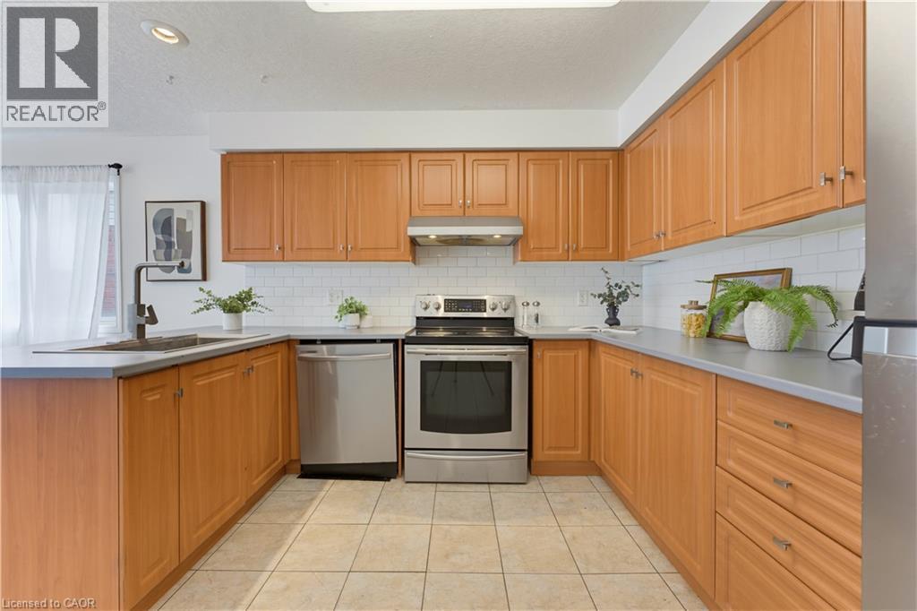 589 Mortimer Drive, Cambridge, ON - Indoor Photo Showing Kitchen With Stainless Steel Kitchen