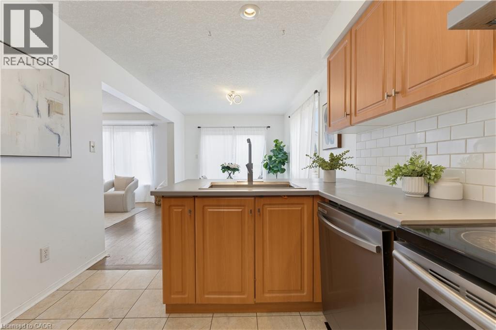 589 Mortimer Drive, Cambridge, ON - Indoor Photo Showing Kitchen