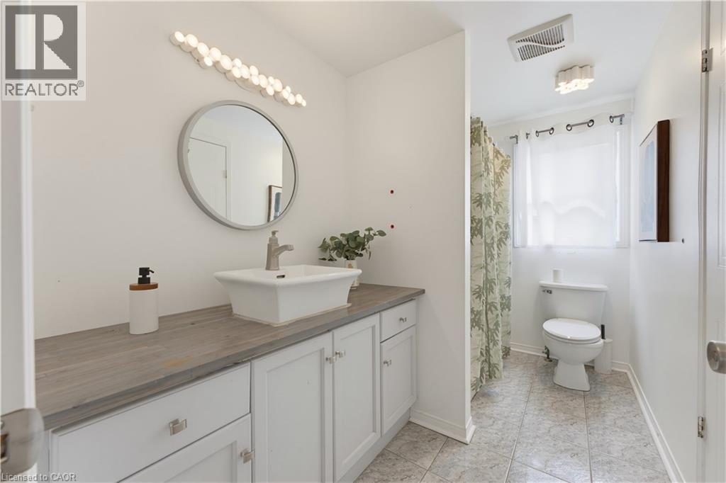 589 Mortimer Drive, Cambridge, ON - Indoor Photo Showing Bathroom