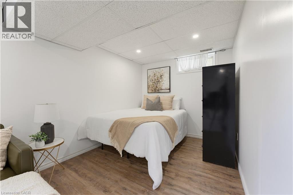 589 Mortimer Drive, Cambridge, ON - Indoor Photo Showing Bedroom