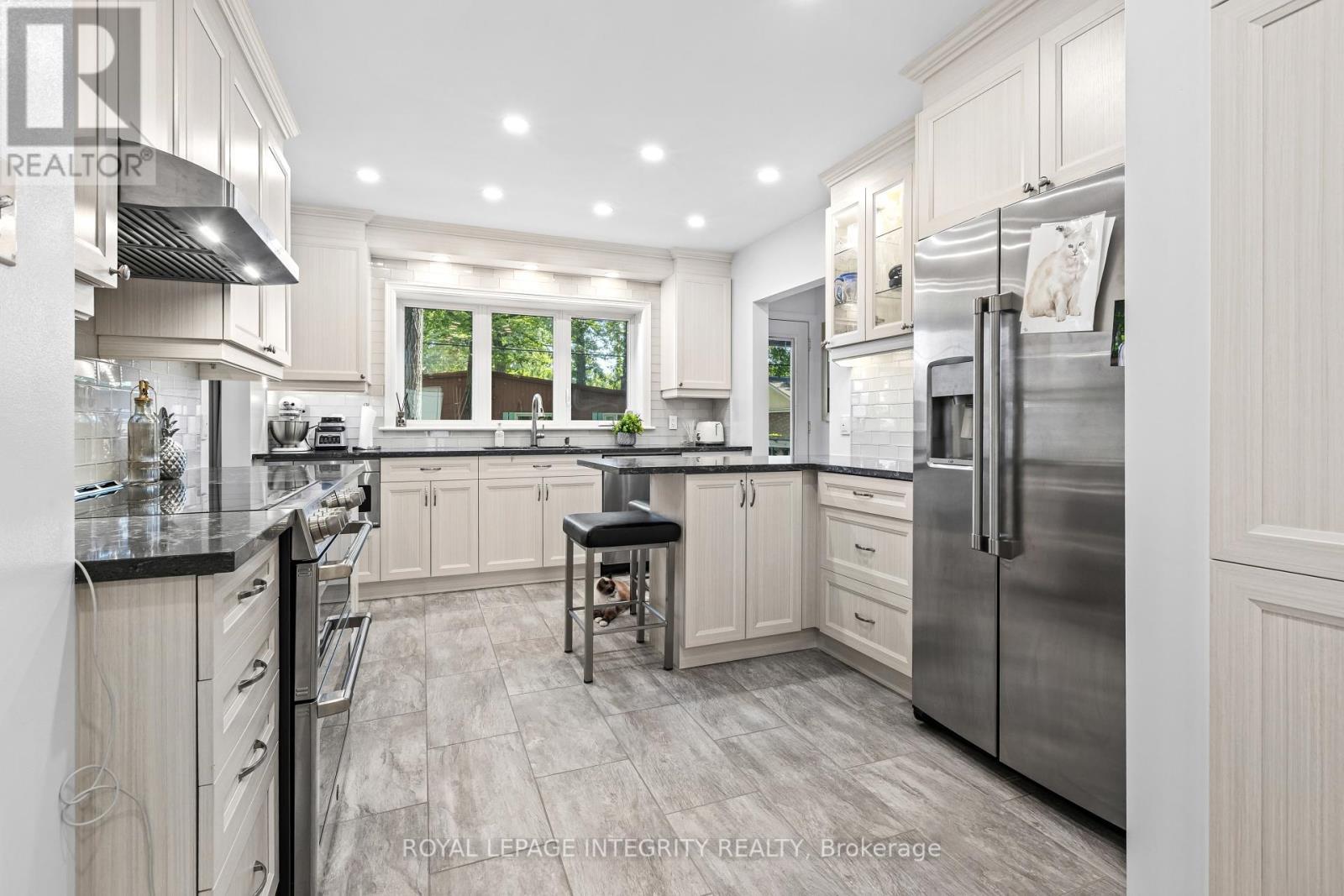 2183 Woodcrest Road, Ottawa, ON - Indoor Photo Showing Kitchen With Stainless Steel Kitchen With Upgraded Kitchen
