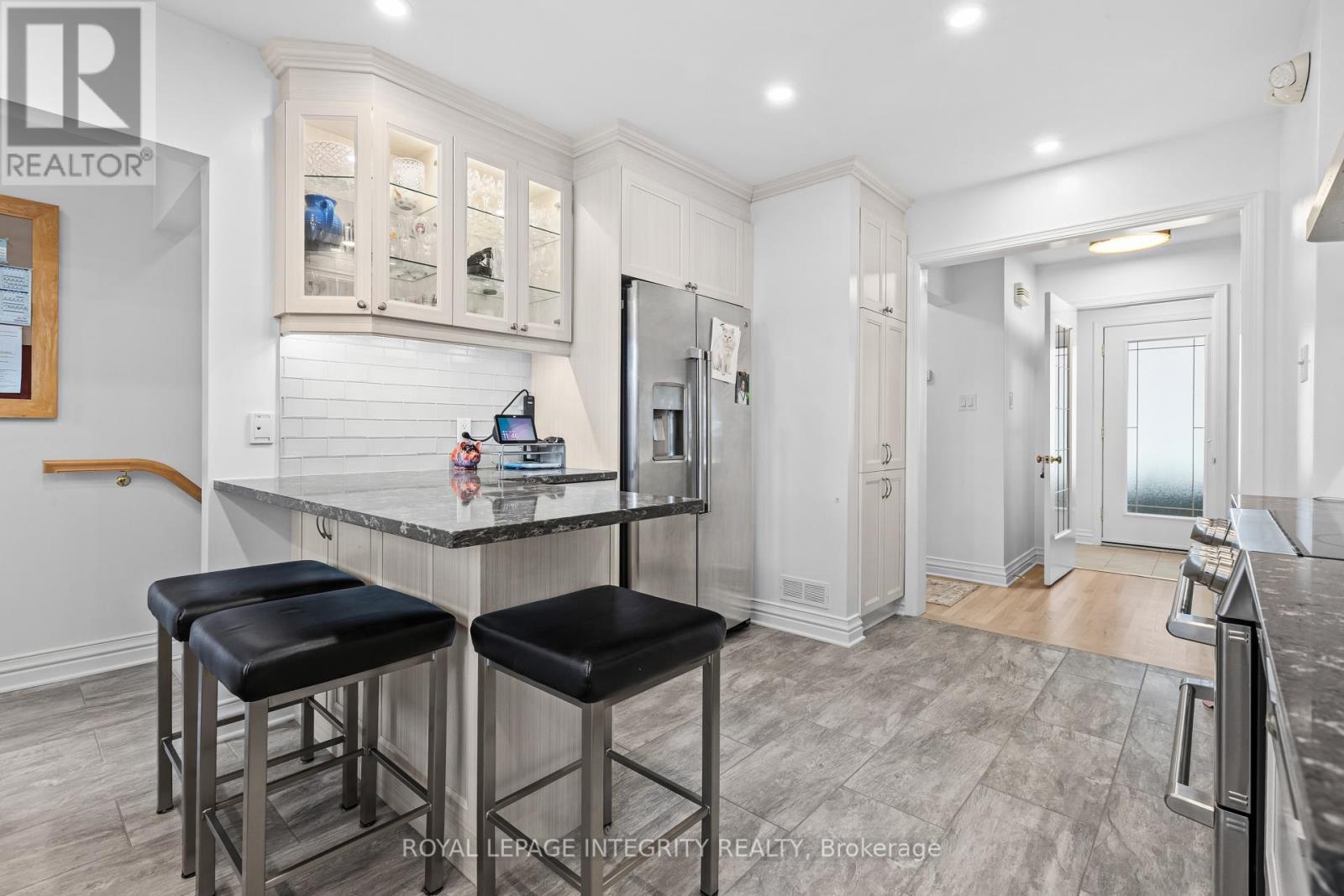 2183 Woodcrest Road, Ottawa, ON - Indoor
