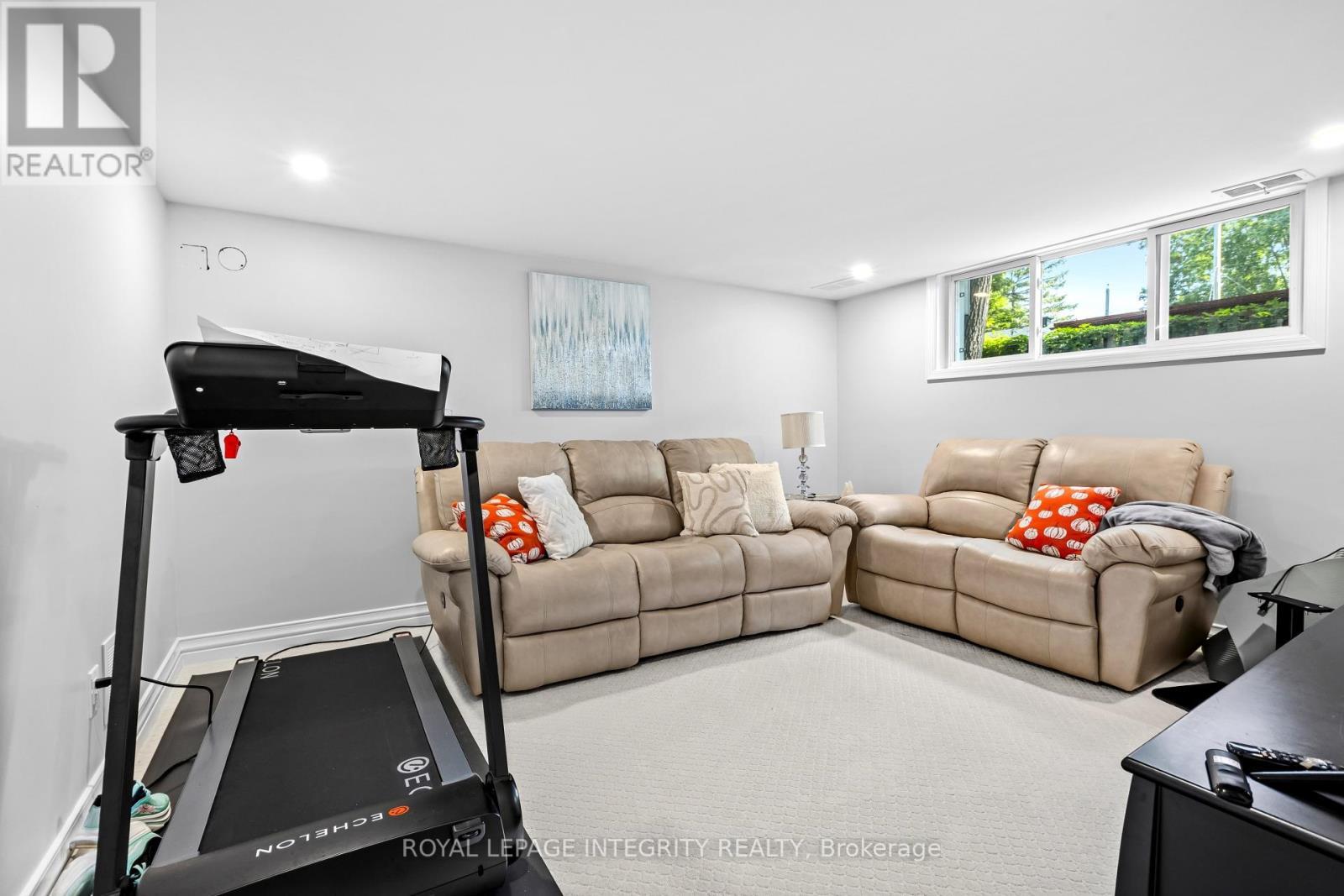 2183 Woodcrest Road, Ottawa, ON - Indoor