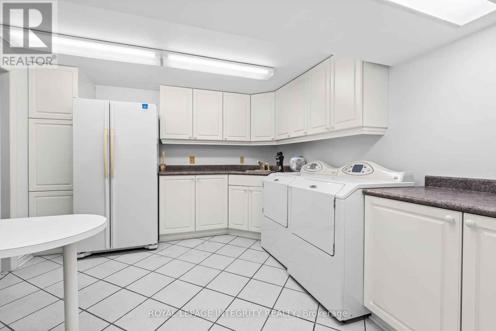 2183 Woodcrest Road, Ottawa, ON - Indoor Photo Showing Laundry Room