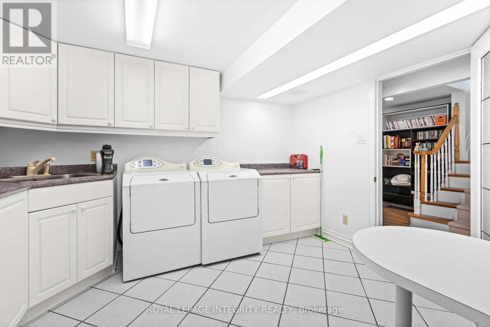2183 Woodcrest Road, Ottawa, ON - Indoor Photo Showing Laundry Room