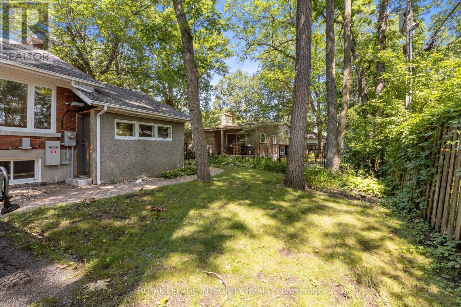 2183 Woodcrest Road, Ottawa, ON - Outdoor