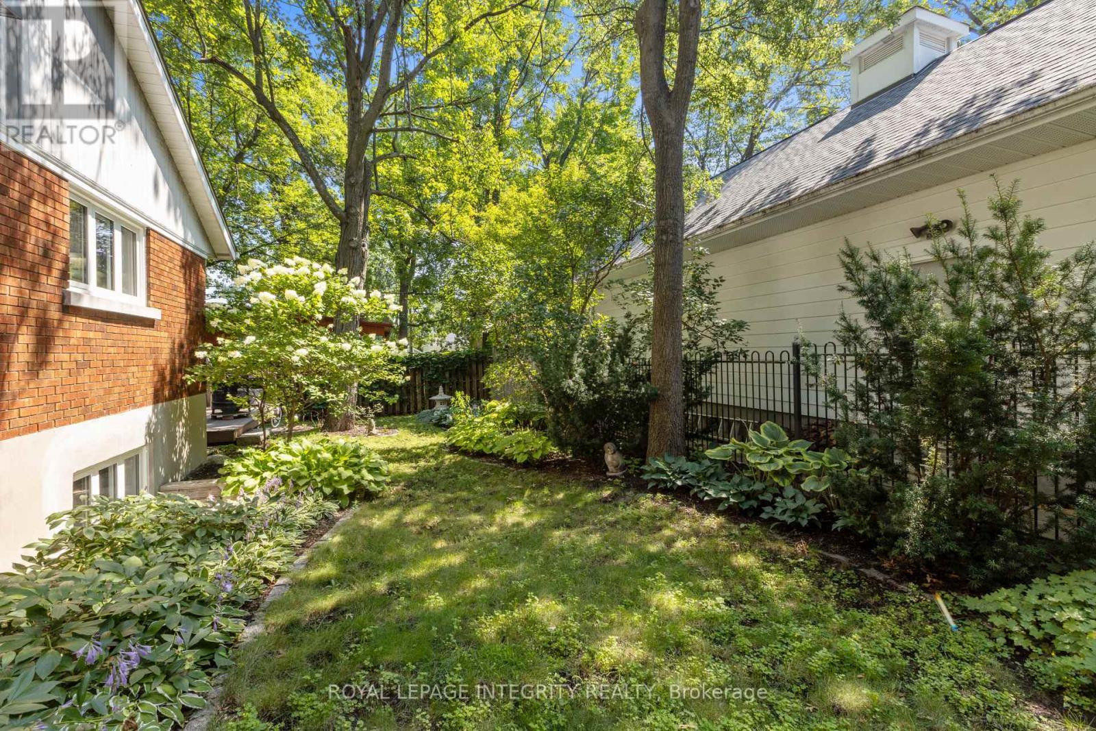 2183 Woodcrest Road, Ottawa, ON - Outdoor