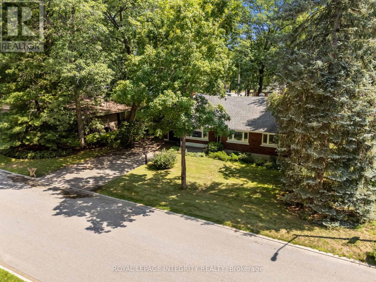 2183 Woodcrest Road, Ottawa, ON - Outdoor