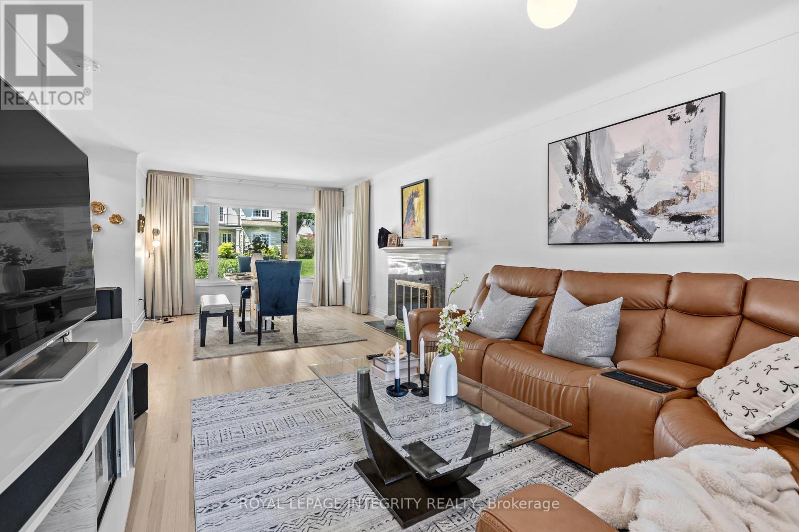 2183 Woodcrest Road, Ottawa, ON - Indoor Photo Showing Living Room