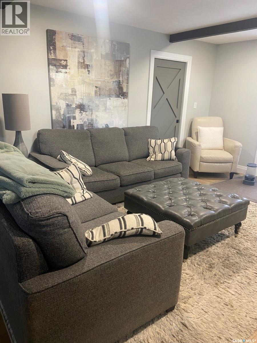 116 Middleton Crescent, Saskatoon, SK - Indoor Photo Showing Living Room