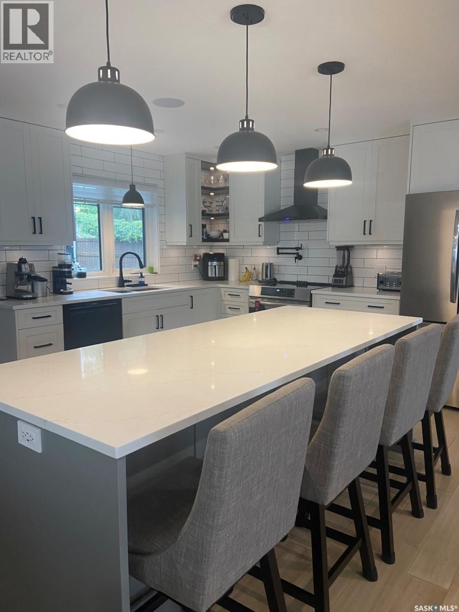 116 Middleton Crescent, Saskatoon, SK - Indoor Photo Showing Kitchen With Upgraded Kitchen