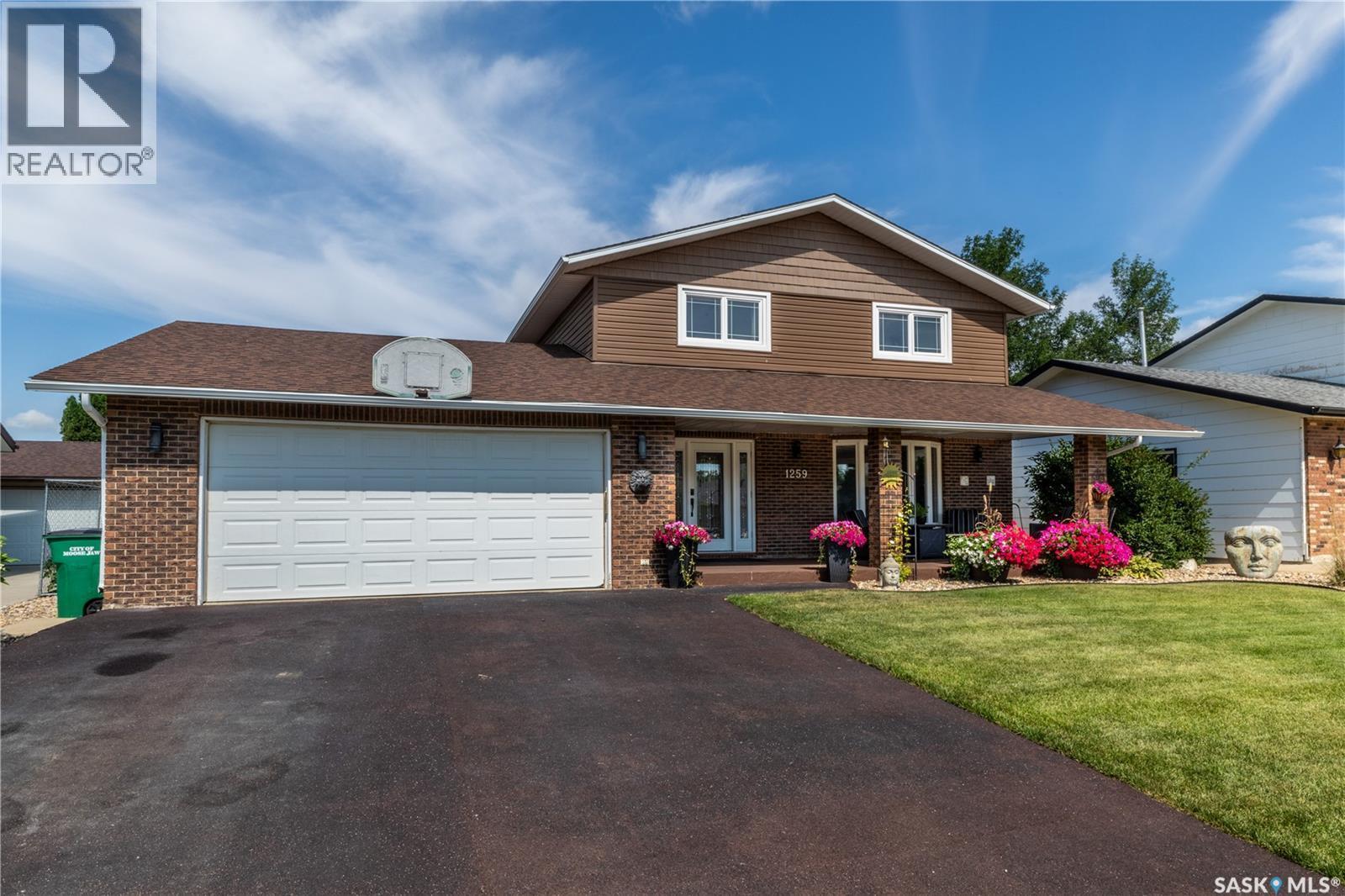 1259 Maybery Crescent, Moose Jaw, SK - Outdoor