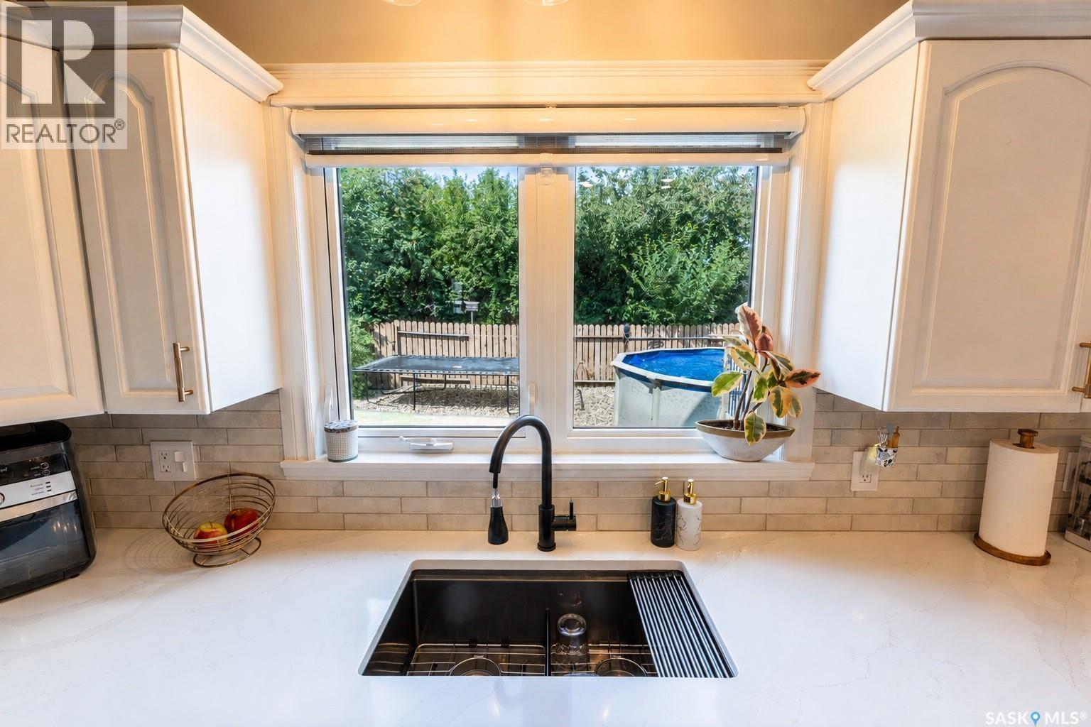 1259 Maybery Crescent, Moose Jaw, SK - Indoor Photo Showing Kitchen