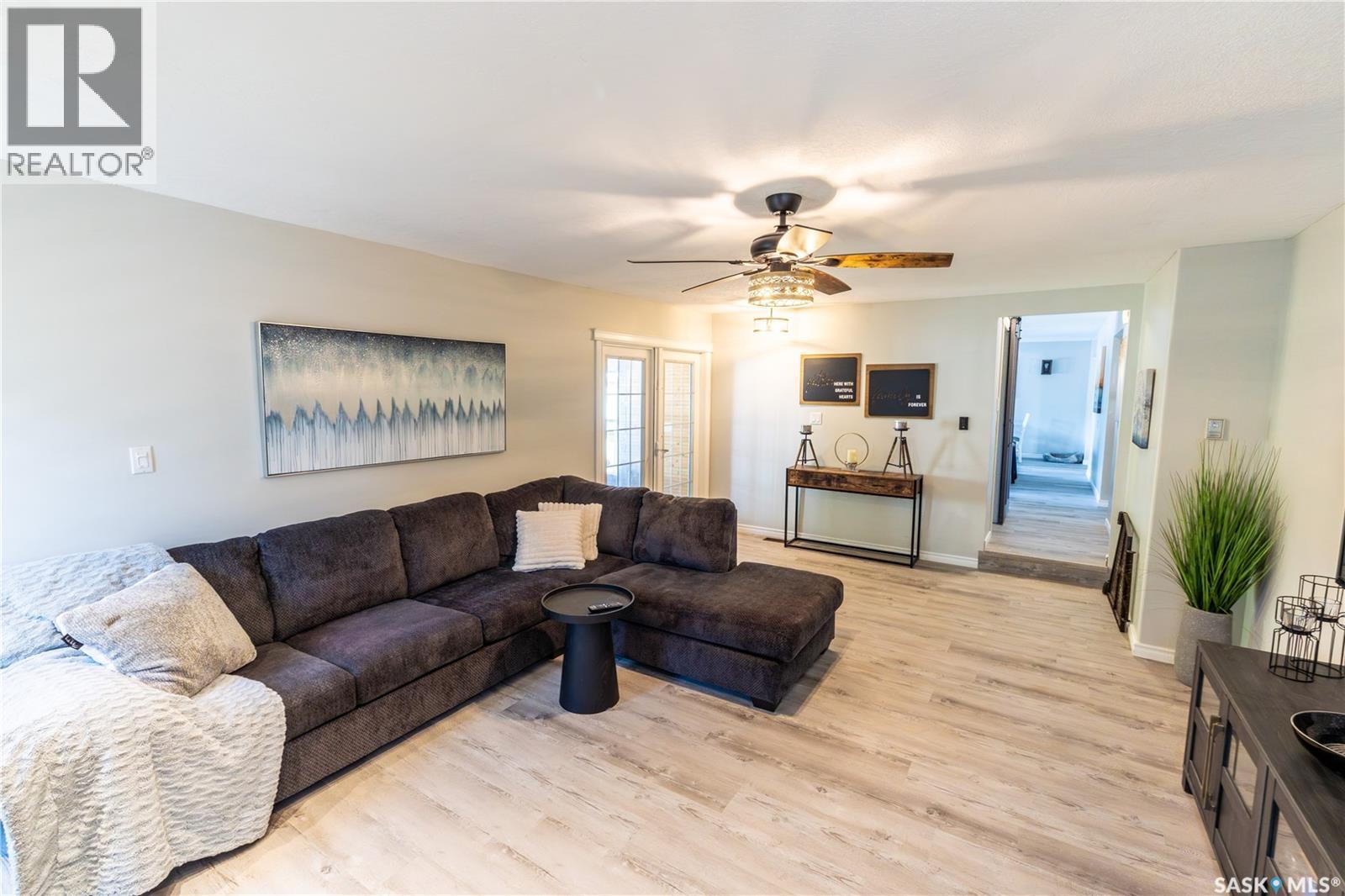 1259 Maybery Crescent, Moose Jaw, SK - Indoor Photo Showing Living Room