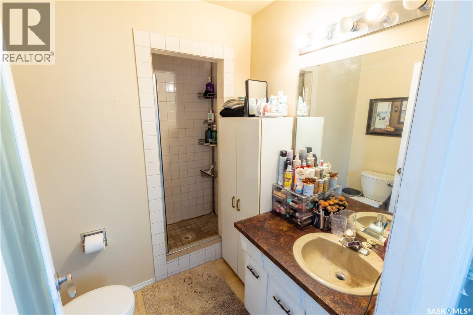 1259 Maybery Crescent, Moose Jaw, SK - Indoor Photo Showing Bathroom