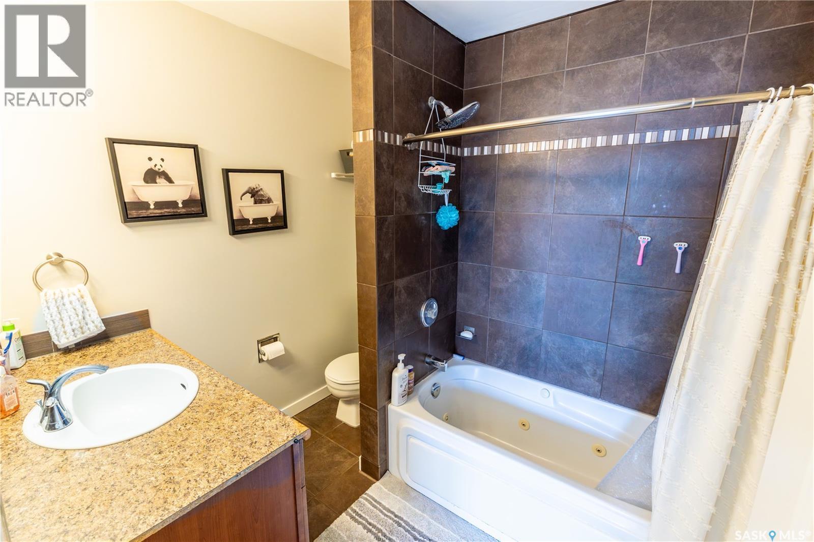 1259 Maybery Crescent, Moose Jaw, SK - Indoor Photo Showing Bathroom