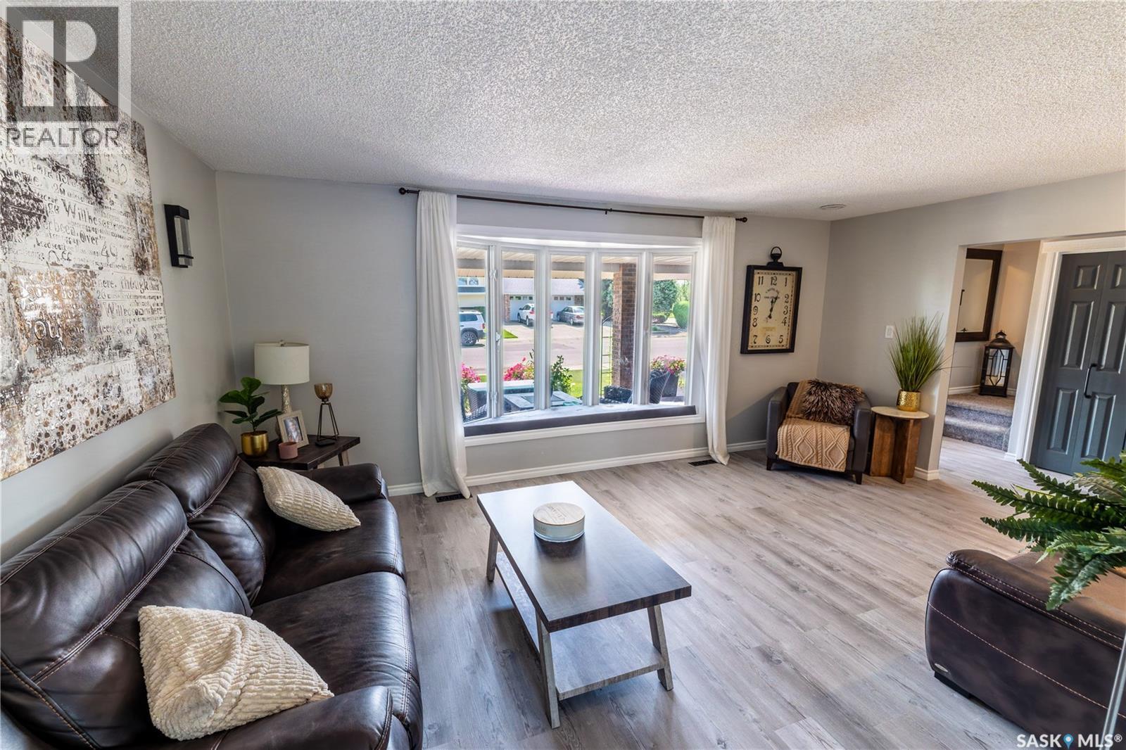 1259 Maybery Crescent, Moose Jaw, SK - Indoor Photo Showing Living Room