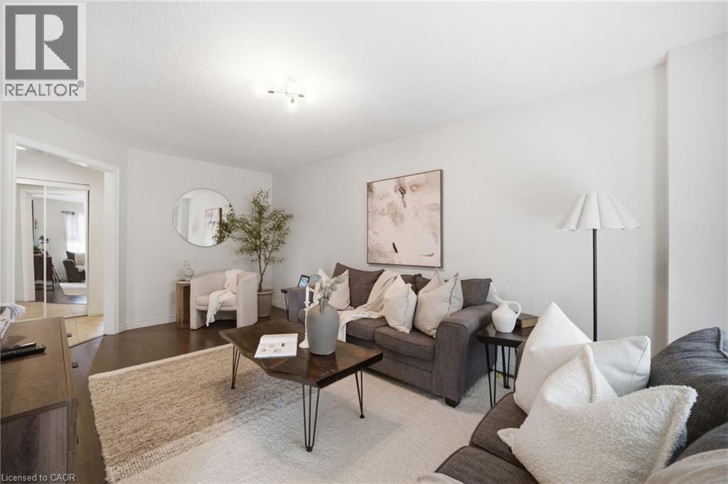 120 Yates Avenue, Cambridge, ON - Indoor Photo Showing Living Room