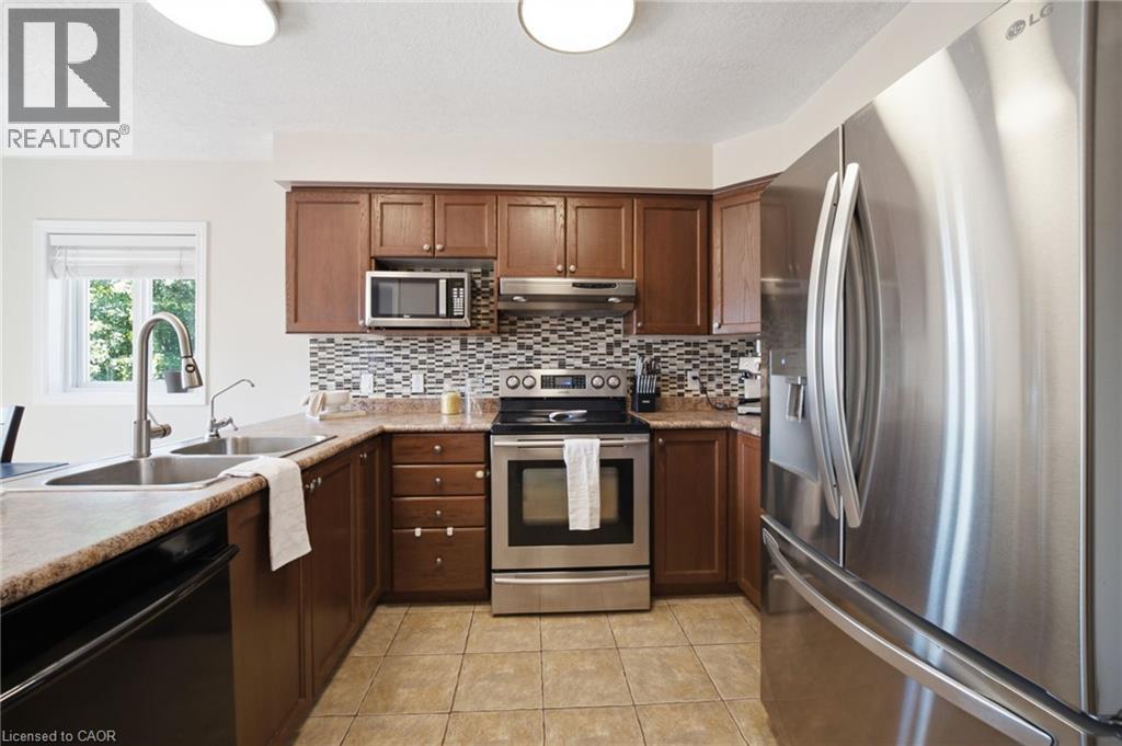 120 Yates Avenue, Cambridge, ON - Indoor Photo Showing Kitchen With Stainless Steel Kitchen With Double Sink With Upgraded Kitchen