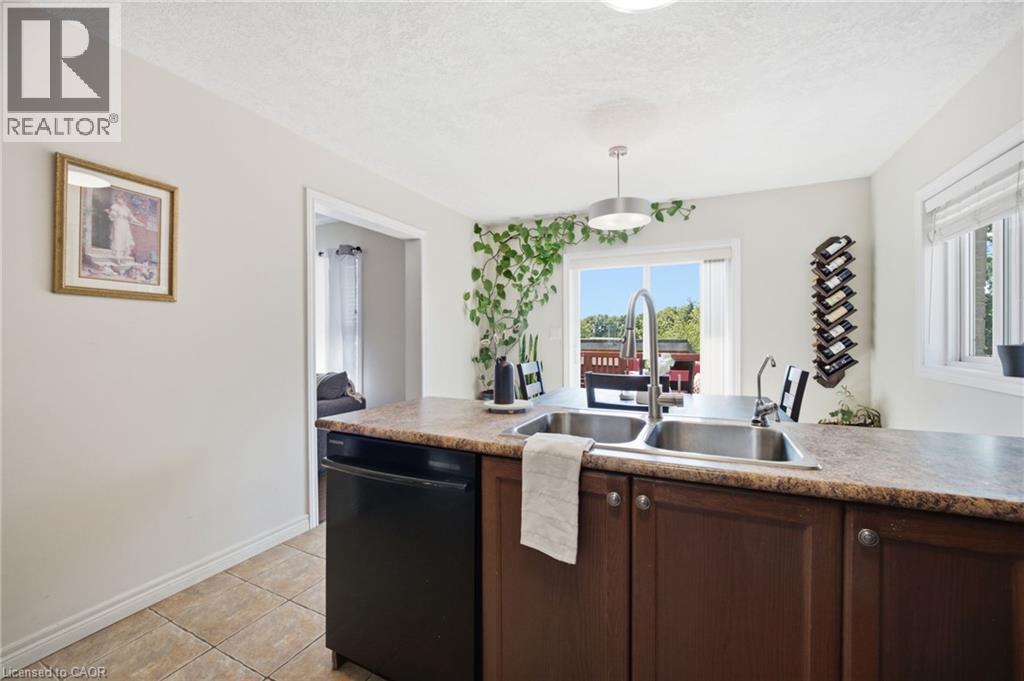 120 Yates Avenue, Cambridge, ON - Indoor Photo Showing Kitchen With Double Sink