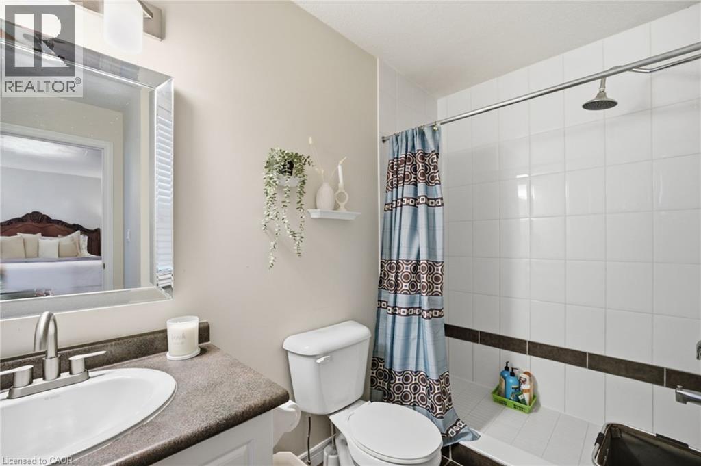 120 Yates Avenue, Cambridge, ON - Indoor Photo Showing Bathroom