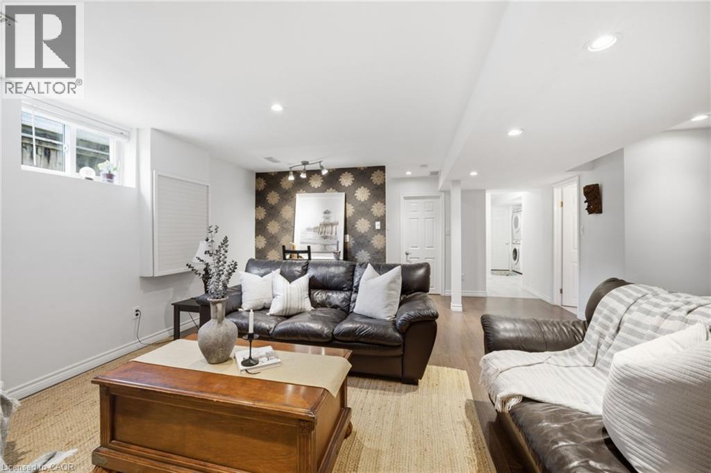 120 Yates Avenue, Cambridge, ON - Indoor Photo Showing Living Room