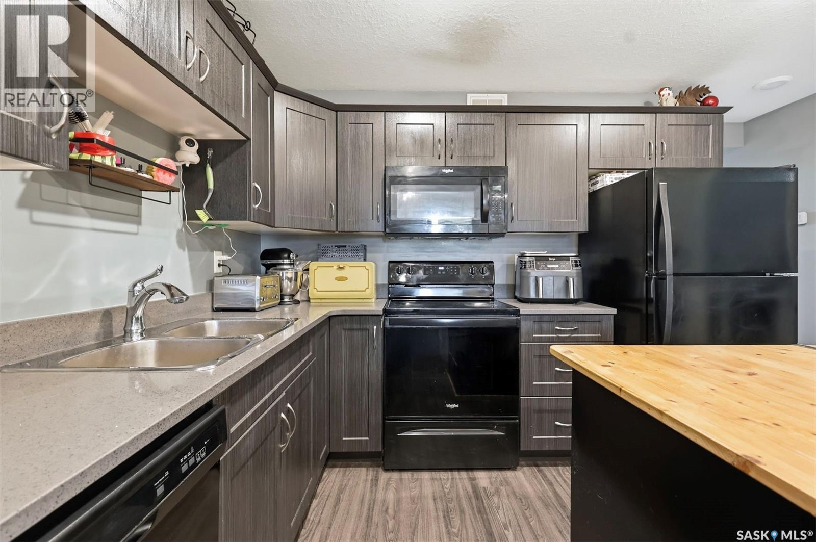 610 Baltzan Boulevard, Saskatoon, SK - Indoor Photo Showing Kitchen With Double Sink