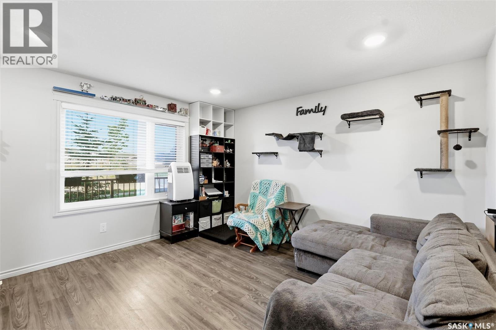 610 Baltzan Boulevard, Saskatoon, SK - Indoor Photo Showing Living Room