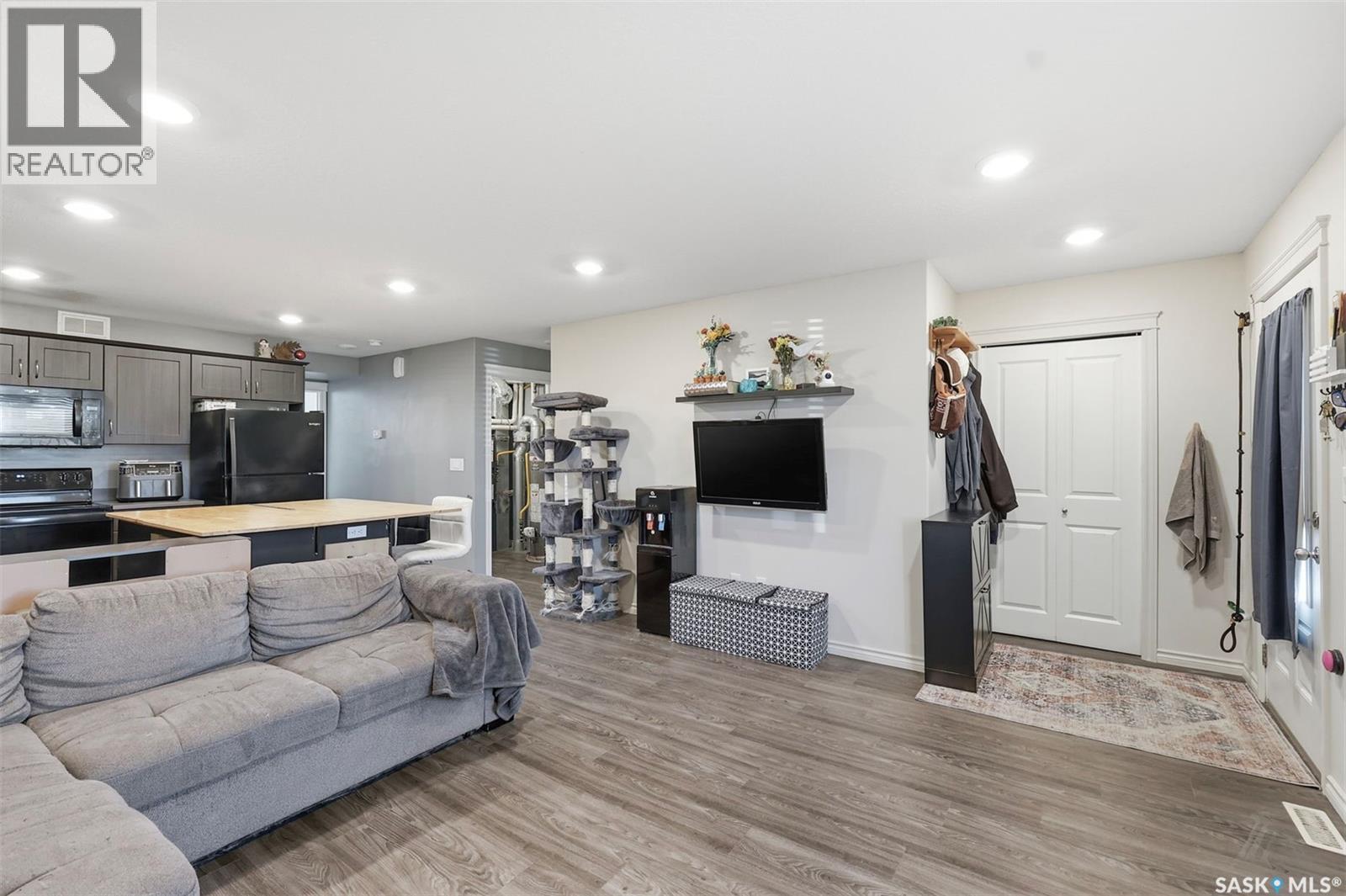 610 Baltzan Boulevard, Saskatoon, SK - Indoor Photo Showing Living Room