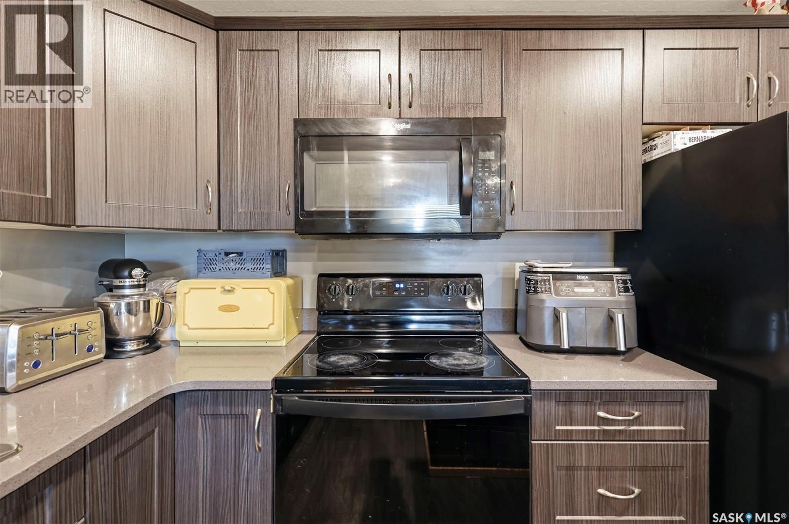 610 Baltzan Boulevard, Saskatoon, SK - Indoor Photo Showing Kitchen