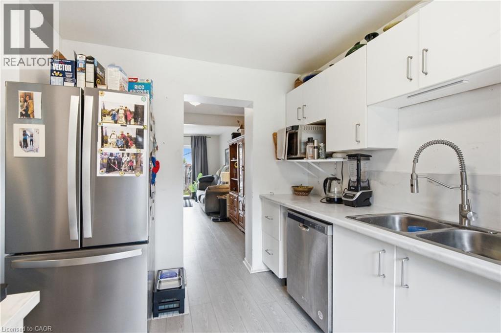 20 Glenvale Drive Unit# 94, Hamilton, ON - Indoor Photo Showing Kitchen With Double Sink