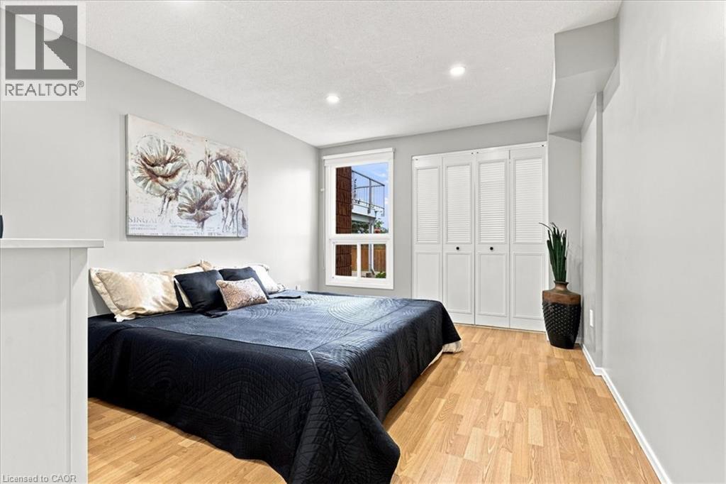 65 Glamis Road Unit# 8, Cambridge, ON - Indoor Photo Showing Bedroom
