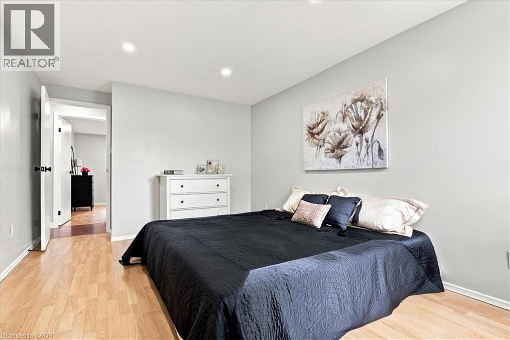 65 Glamis Road Unit# 8, Cambridge, ON - Indoor Photo Showing Bedroom