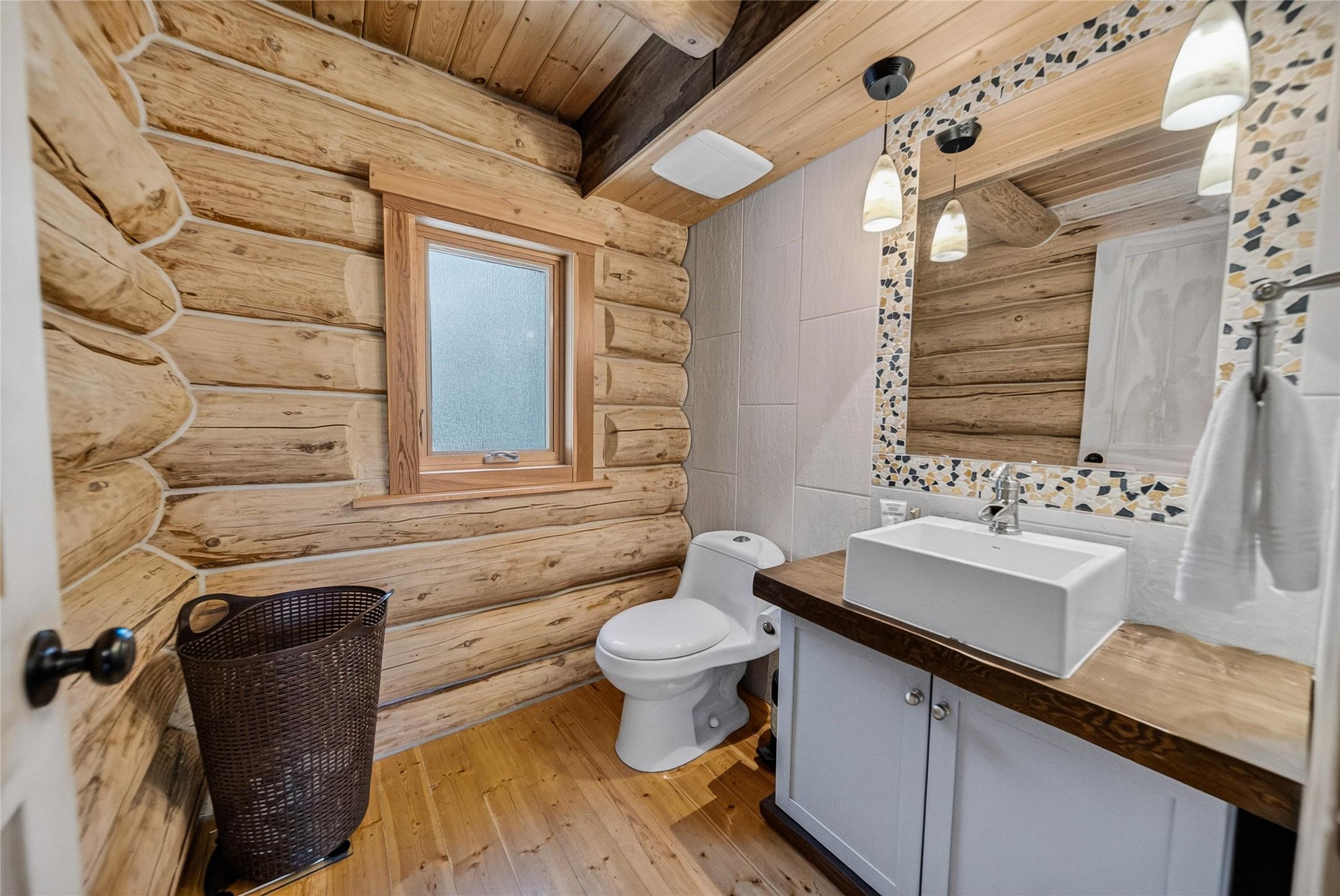 4322 Hilltop Crescent, Cranbrook, BC - Indoor Photo Showing Bathroom
