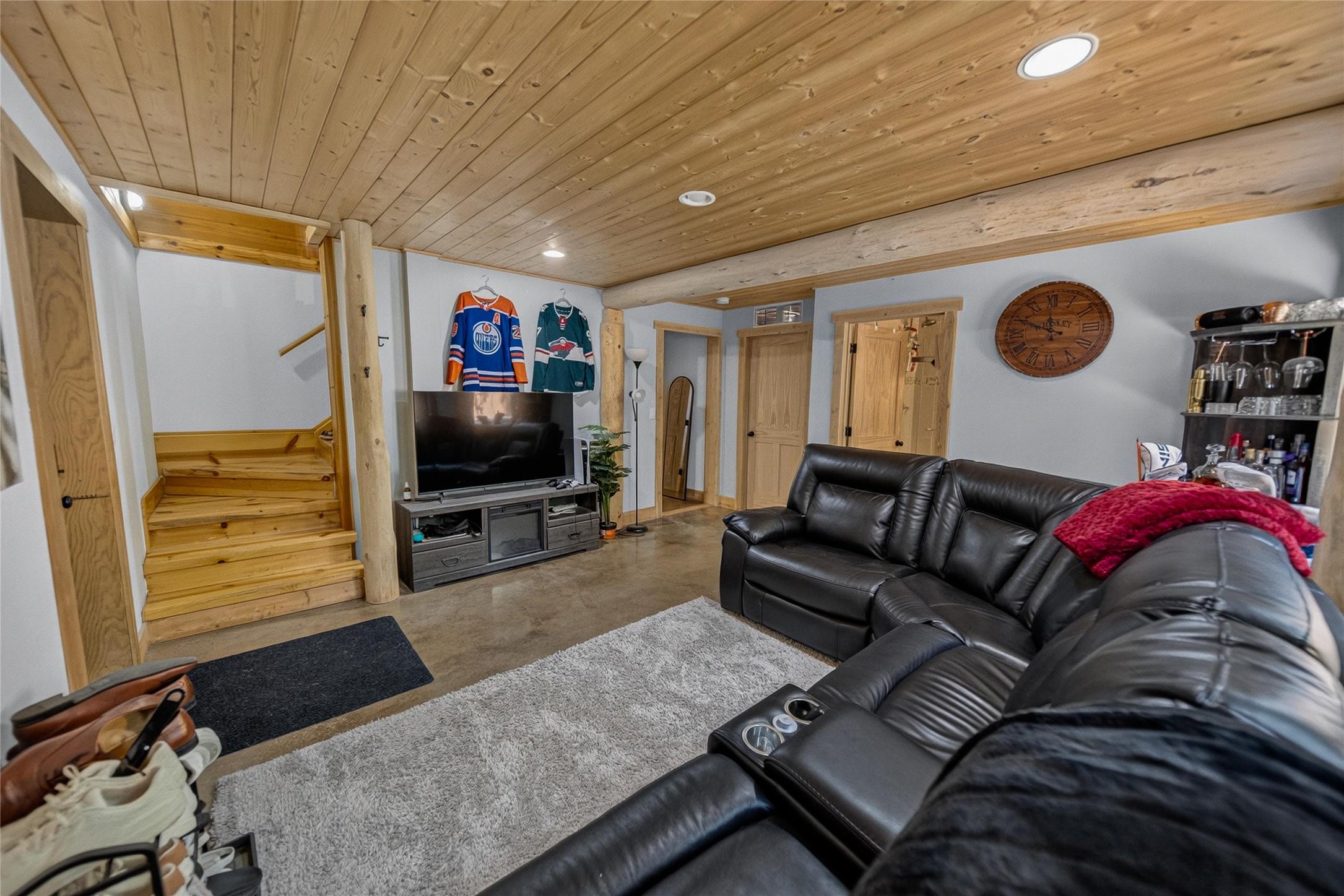 4322 Hilltop Crescent, Cranbrook, BC - Indoor Photo Showing Living Room