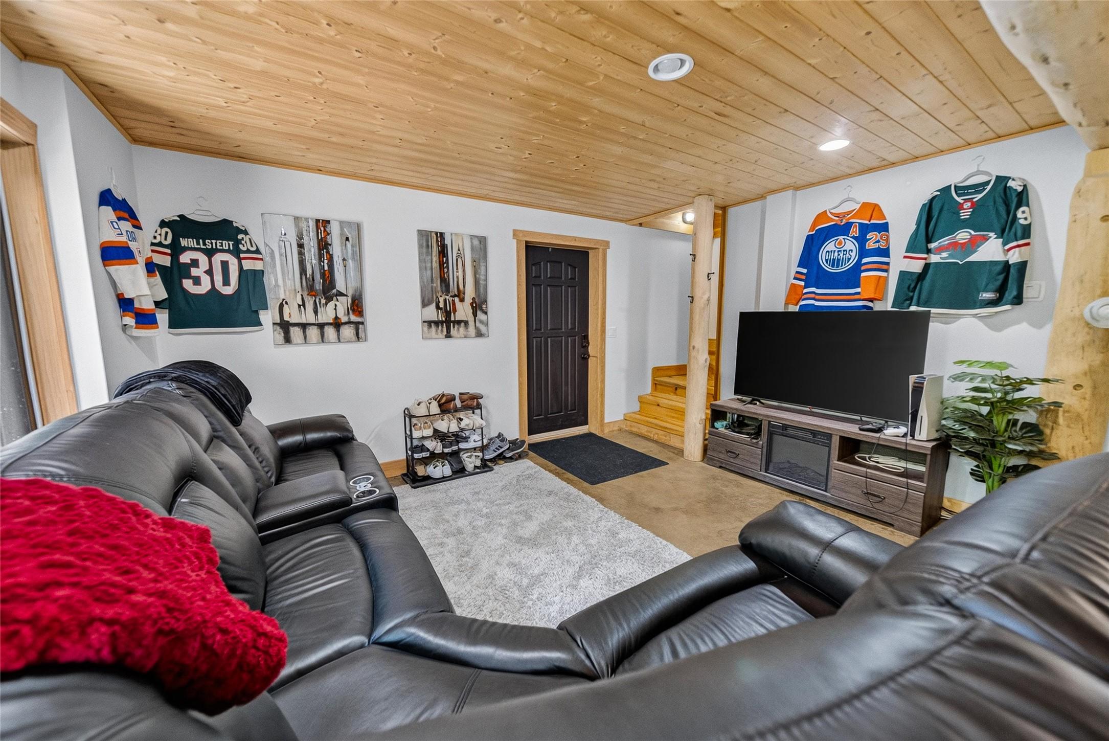 4322 Hilltop Crescent, Cranbrook, BC - Indoor Photo Showing Living Room