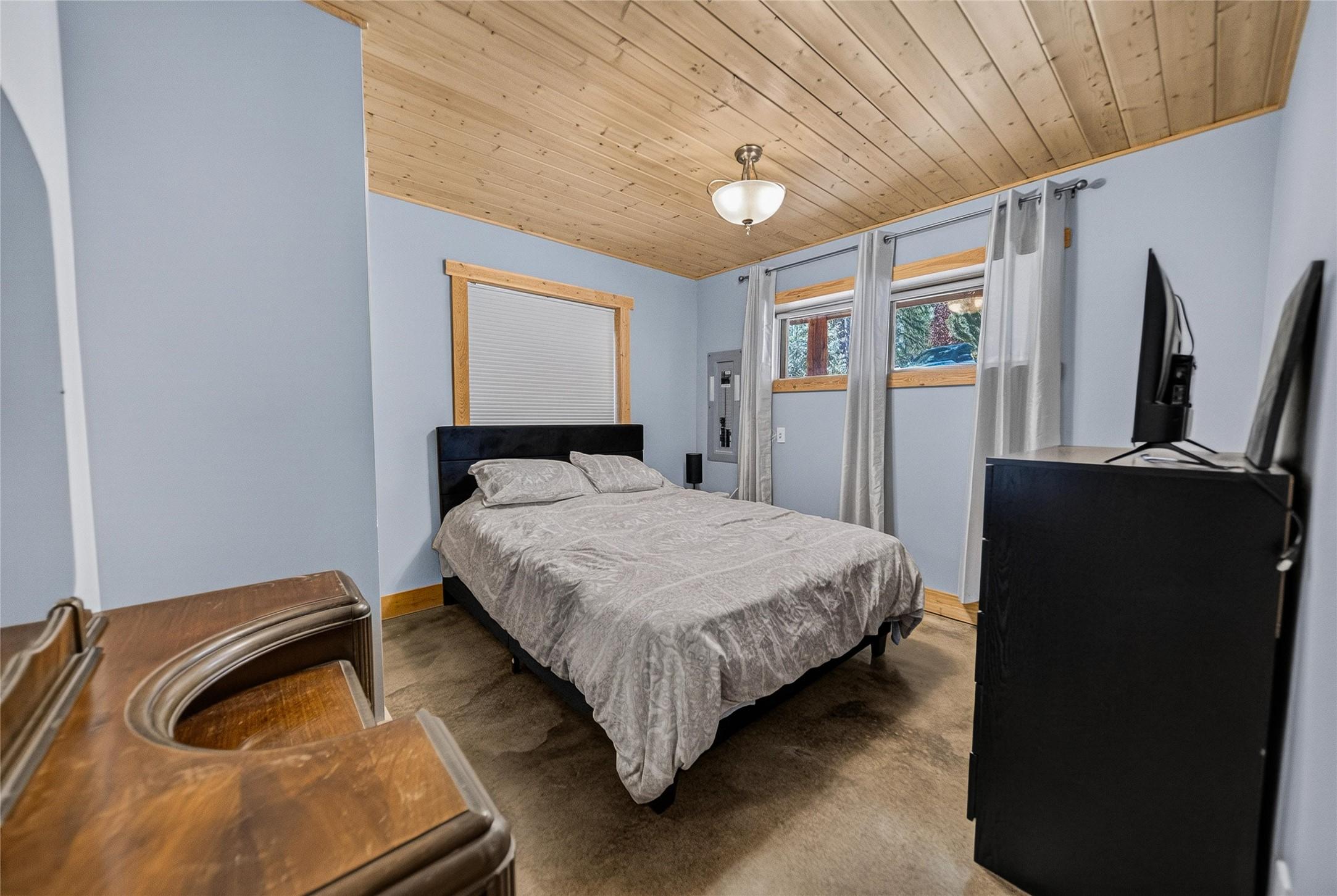 4322 Hilltop Crescent, Cranbrook, BC - Indoor Photo Showing Bedroom