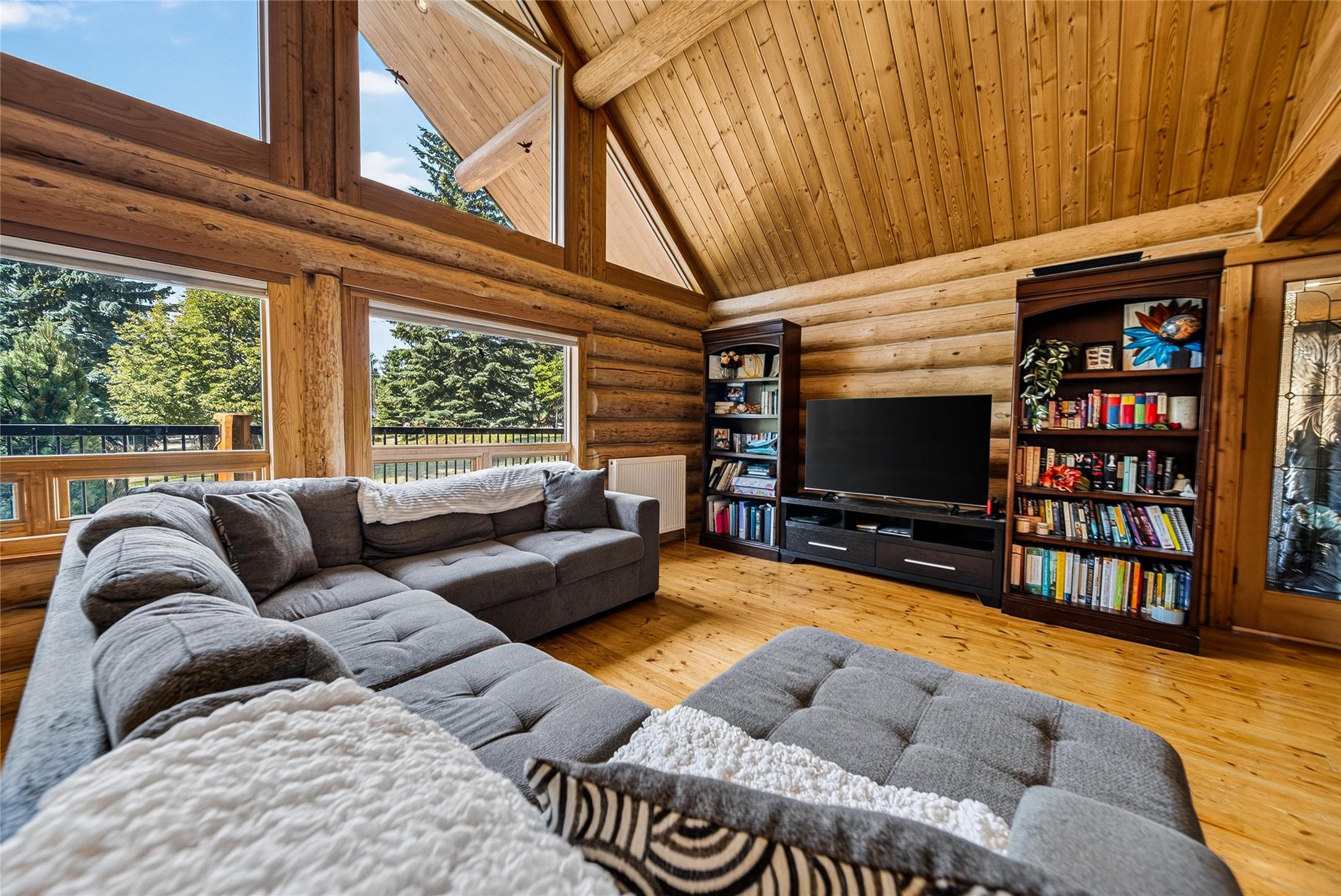 4322 Hilltop Crescent, Cranbrook, BC - Indoor Photo Showing Living Room
