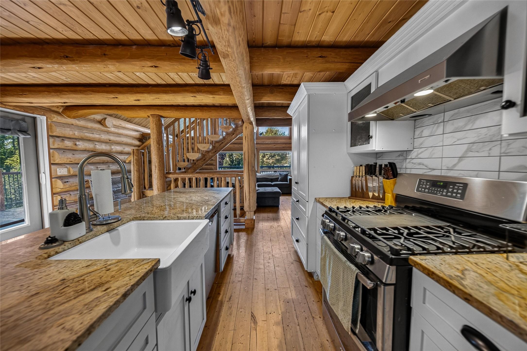 4322 Hilltop Crescent, Cranbrook, BC - Indoor Photo Showing Kitchen
