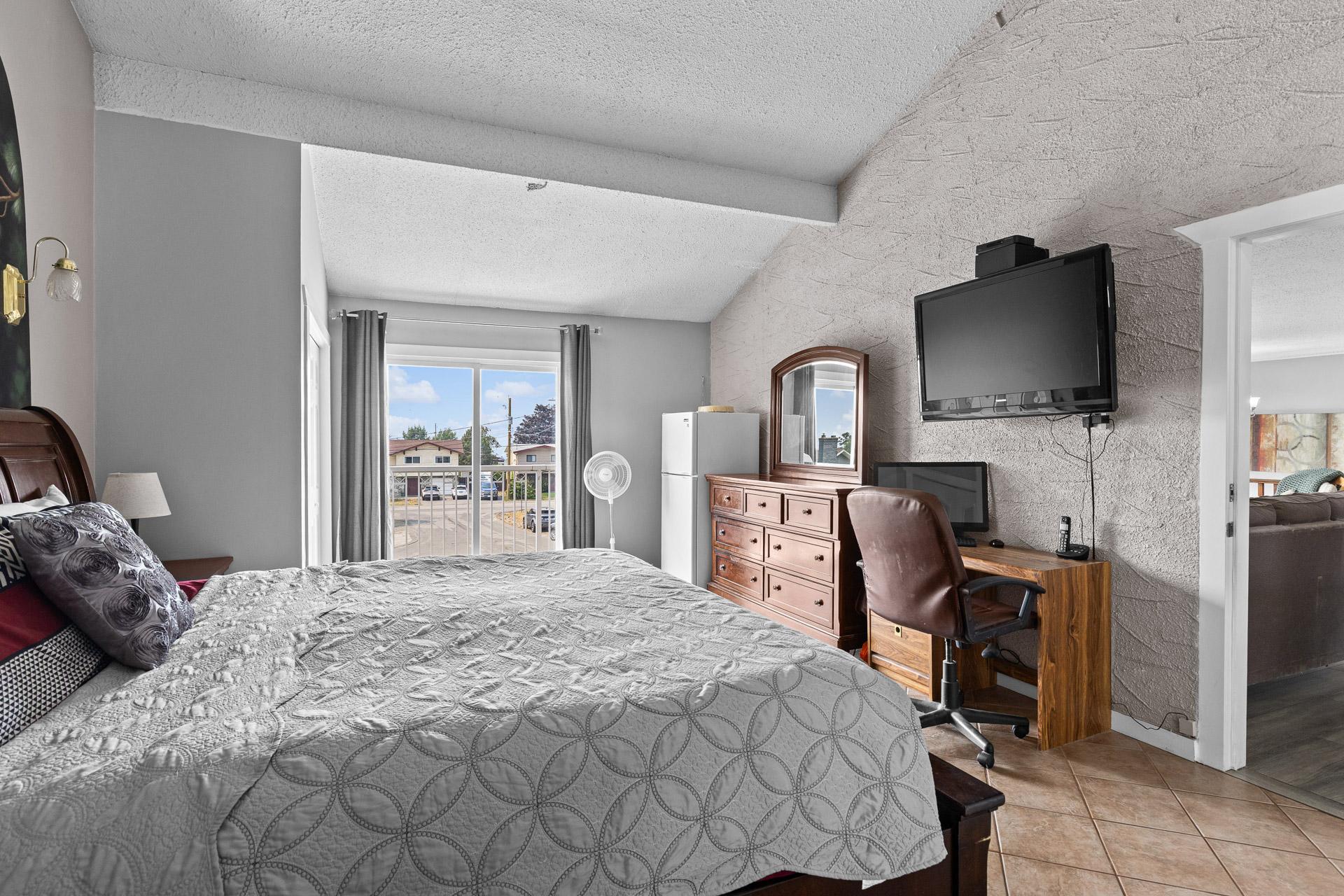 1643 Traut Court, Kelowna, BC - Indoor Photo Showing Bedroom