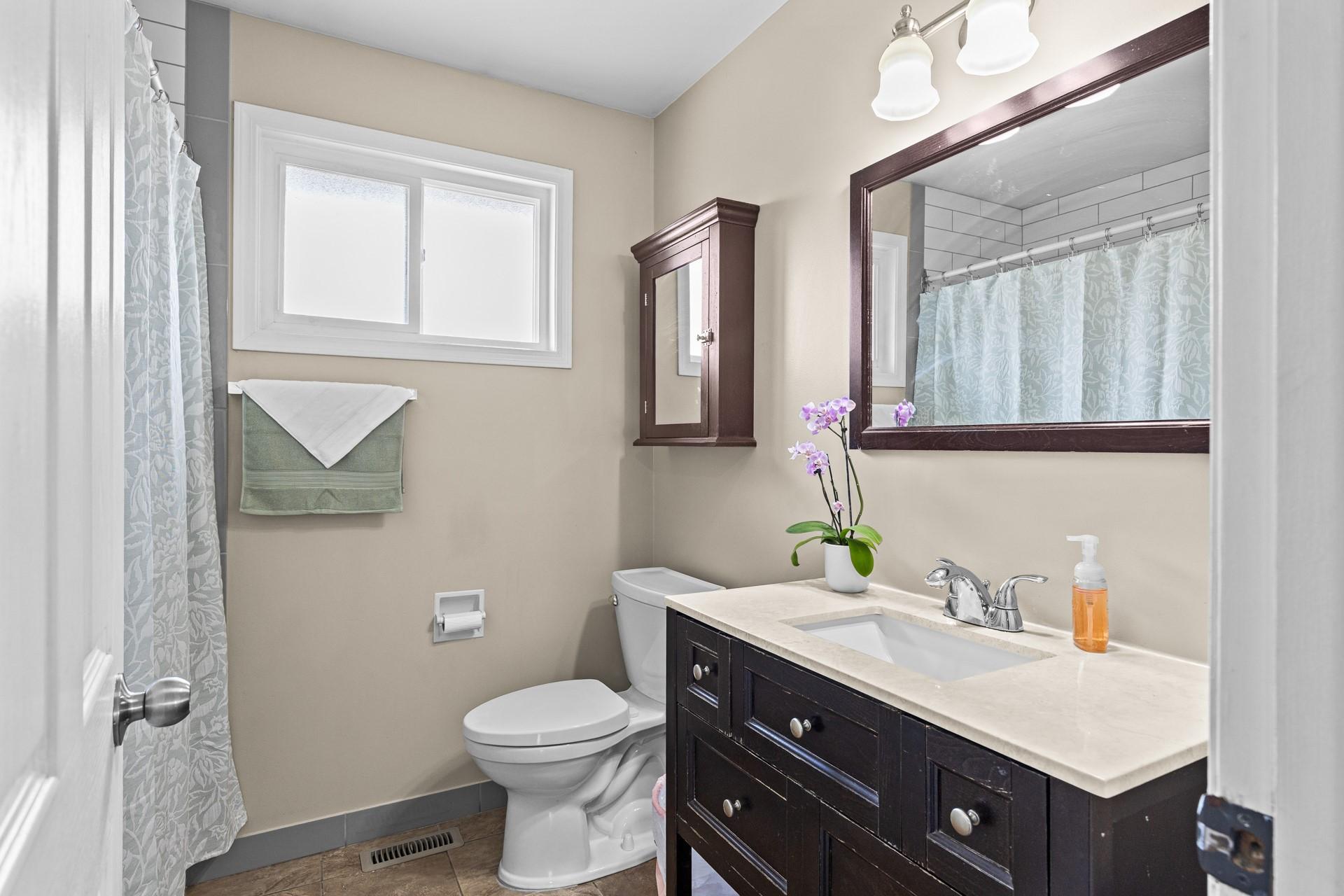 1643 Traut Court, Kelowna, BC - Indoor Photo Showing Bathroom